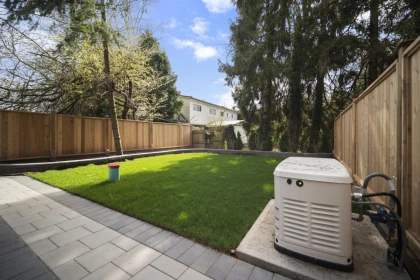 Garden / Landscaping Photo of 14204 North Bluff Road, White Rock, BC