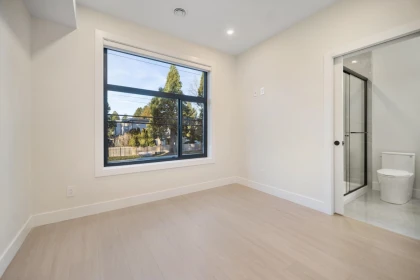Laundry Room Photo of 14204 North Bluff Road, White Rock, BC