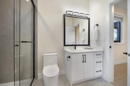 Mudroom Photo of 14204 North Bluff Road, White Rock, BC