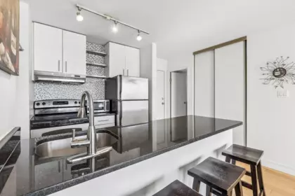 411 1330 Burrard Street, Vancouver, BC, Vancouver — Apartment/Condo for sale