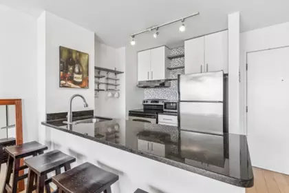 411 1330 Burrard Street, Vancouver, BC, Vancouver — Apartment/Condo for sale