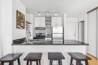 411 1330 Burrard Street, Vancouver, BC, Vancouver — Apartment/Condo for sale
