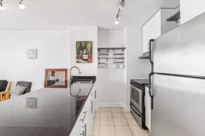 411 1330 Burrard Street, Vancouver, BC, Vancouver — Apartment/Condo for sale