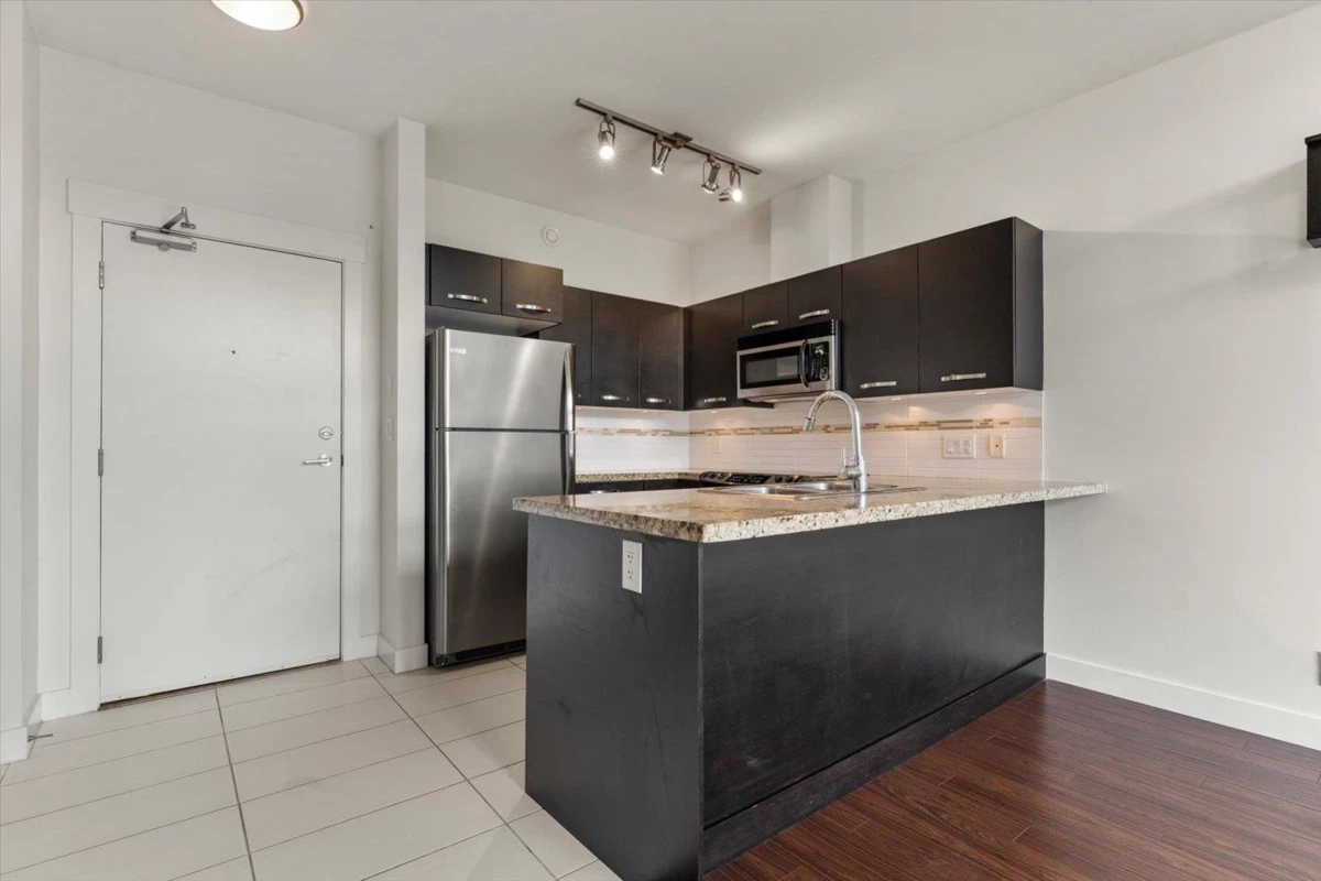 Dining Area Photo of 412 33539 Holland Avenue, Abbotsford, BC