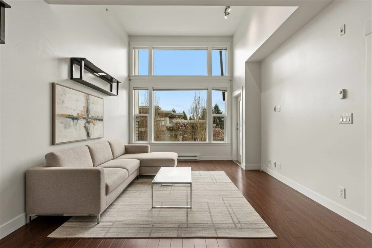 Living Room Photo of 412 33539 Holland Avenue, Abbotsford, BC
