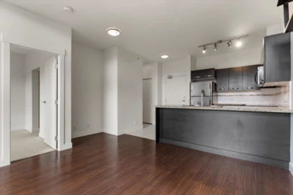 Kitchen Photo of 412 33539 Holland Avenue, Abbotsford, BC
