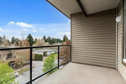 Walk-In Closet Photo of 412 33539 Holland Avenue, Abbotsford, BC