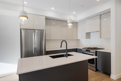 Kitchen Photo of 407 15353 17 Avenue, Surrey, BC
