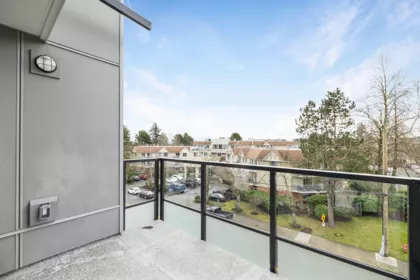 Powder Room Photo of 407 15353 17 Avenue, Surrey, BC
