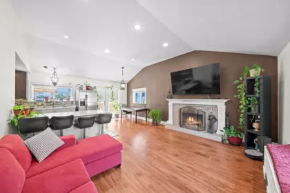 Primary Bedroom Photo of 21796 Howison Avenue, Maple Ridge, BC