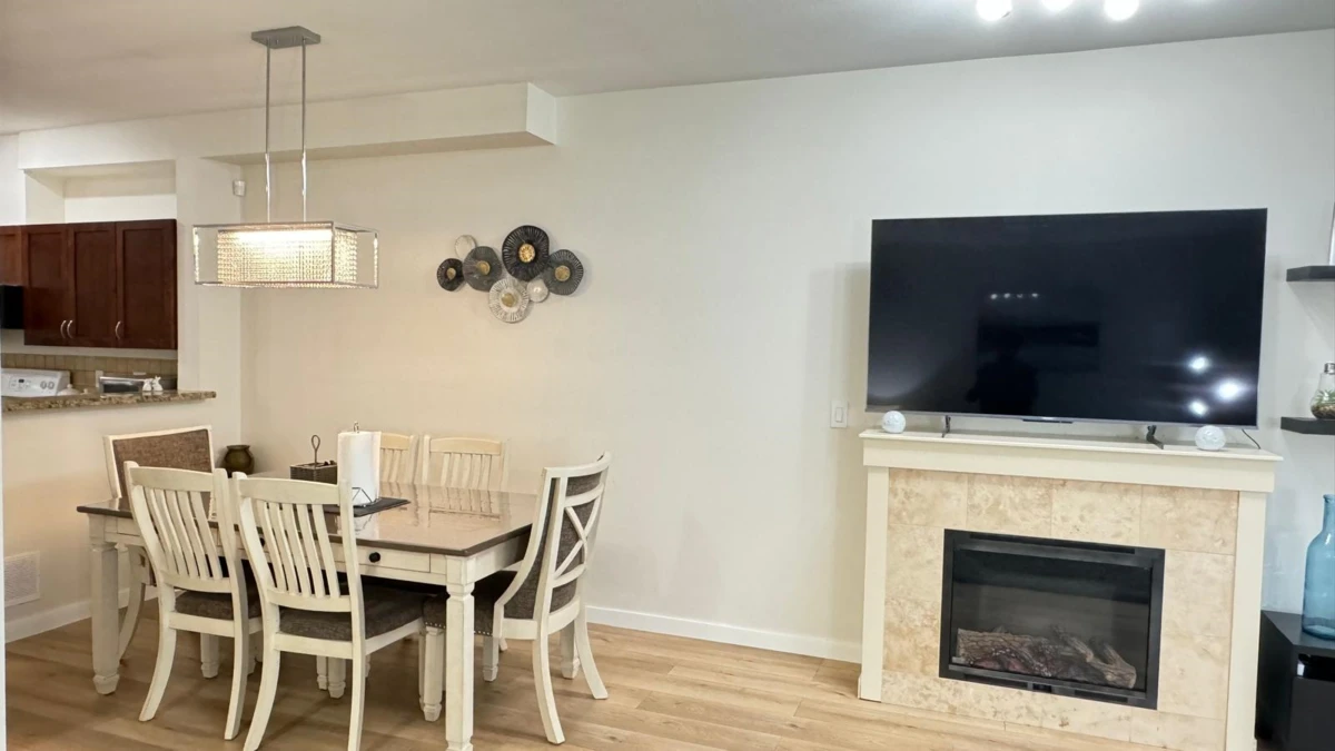 Dining Area Photo of 15 16588 Fraser Highway, Surrey, BC