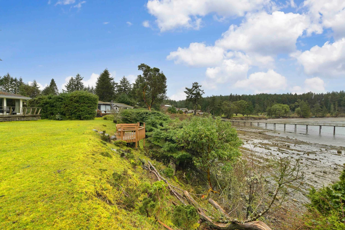 Family Room Photo of 506 Arbutus Drive, Mayne Island, BC