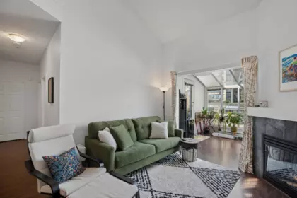 409 3768 Hastings Street, Burnaby, BC, Burnaby — Apartment/Condo for sale