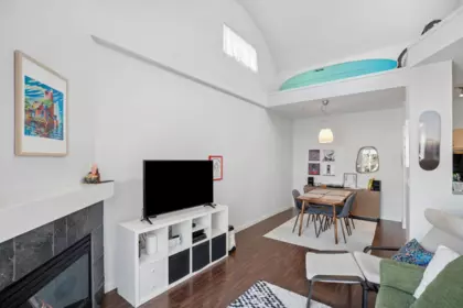 409 3768 Hastings Street, Burnaby, BC, Burnaby — Apartment/Condo for sale