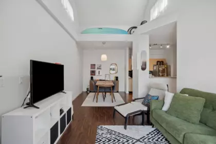 409 3768 Hastings Street, Burnaby, BC, Burnaby — Apartment/Condo for sale