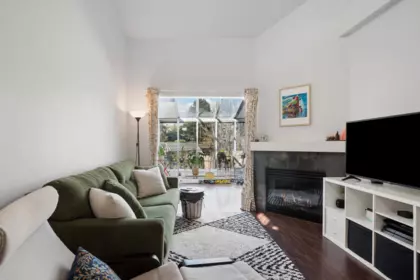 409 3768 Hastings Street, Burnaby, BC, Burnaby — Apartment/Condo for sale