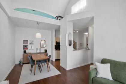 409 3768 Hastings Street, Burnaby, BC, Burnaby — Apartment/Condo for sale