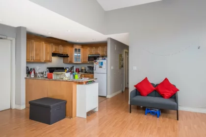 Kitchen Photo of 207 2828 152 Street, Surrey, BC