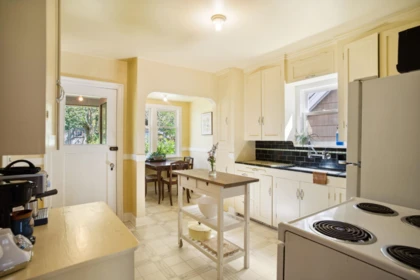 Kitchen Island Photo of 5962 Dunbar Street, Vancouver, BC