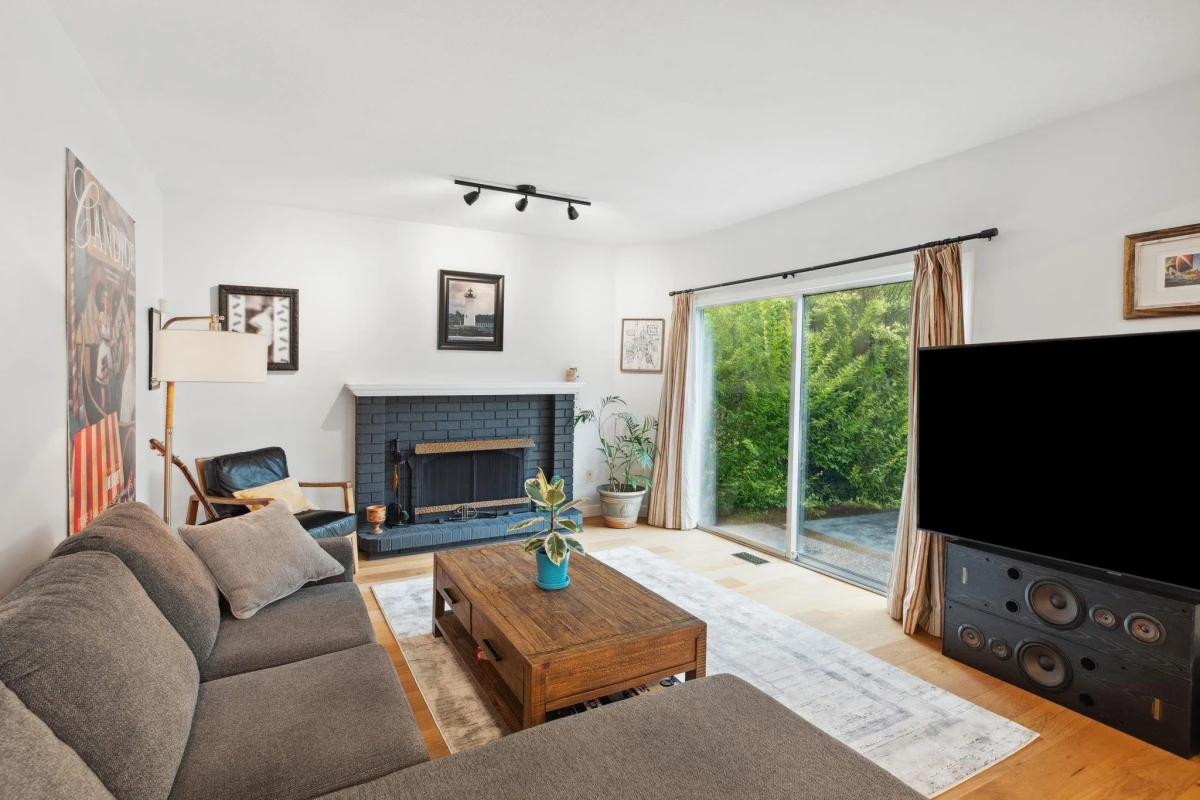 Dining Area Photo of 14370 83 Avenue, Surrey, BC
