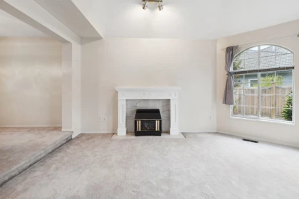 Entry Foyer Photo of 14370 83 Avenue, Surrey, BC