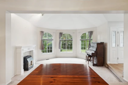 Hallway Photo of 14370 83 Avenue, Surrey, BC