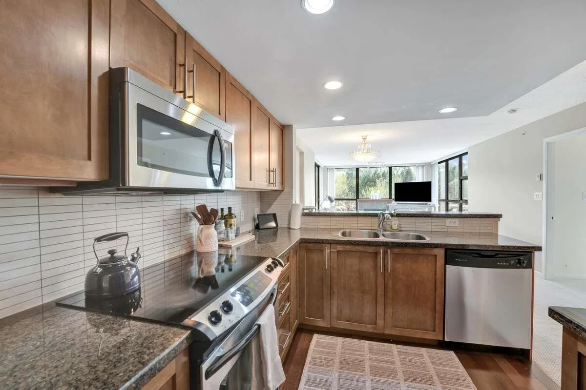 Dining Area Photo of 1001 288 Ungless Way, Port Moody, BC