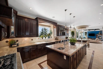 Kitchen Island Photo of 2982 Sunridge Court, Coquitlam, BC