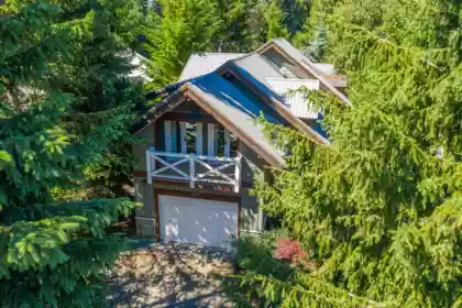7313 Fitzsimmons Road South, Whistler, BC, Squamish — 4 bed single family residence for sale