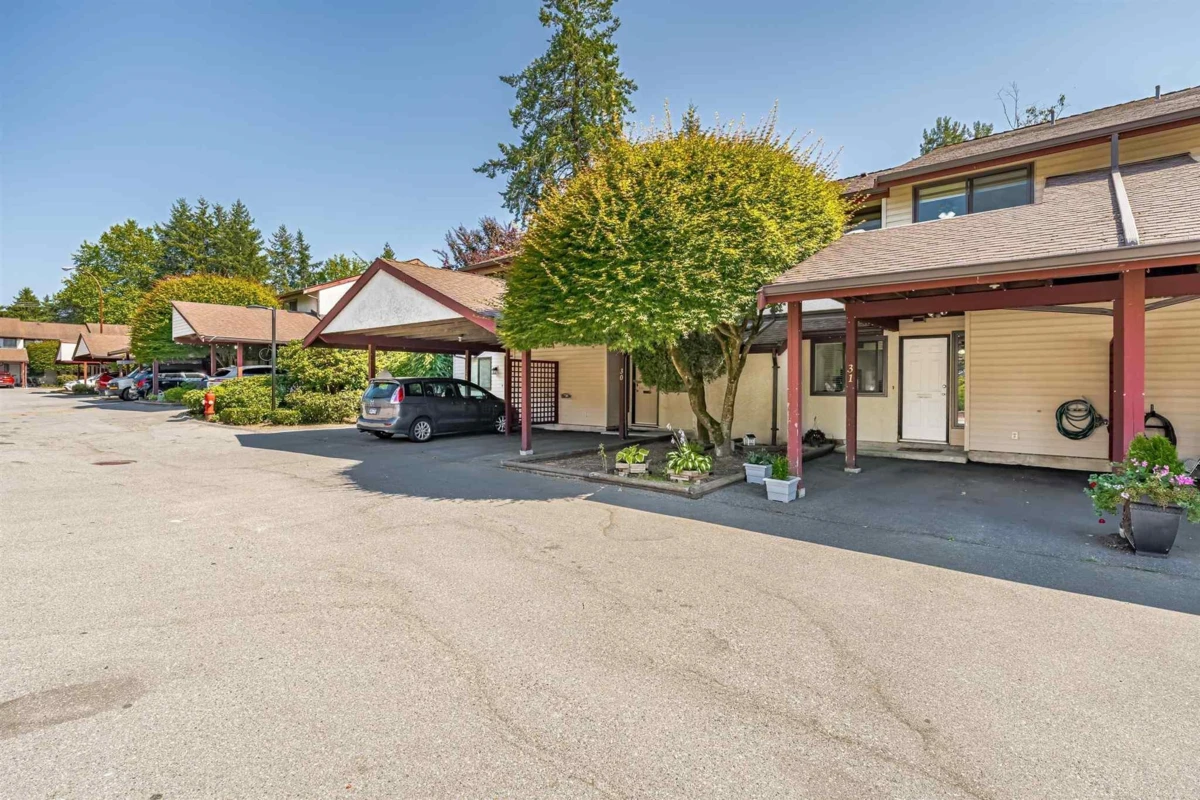 Family Room Photo of 31 13990 74 Avenue, Surrey, BC