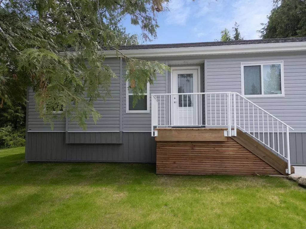 Family Room Photo of 11 1416 North Road, Gibsons, BC