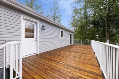 Walk-In Closet Photo of 11 1416 North Road, Gibsons, BC