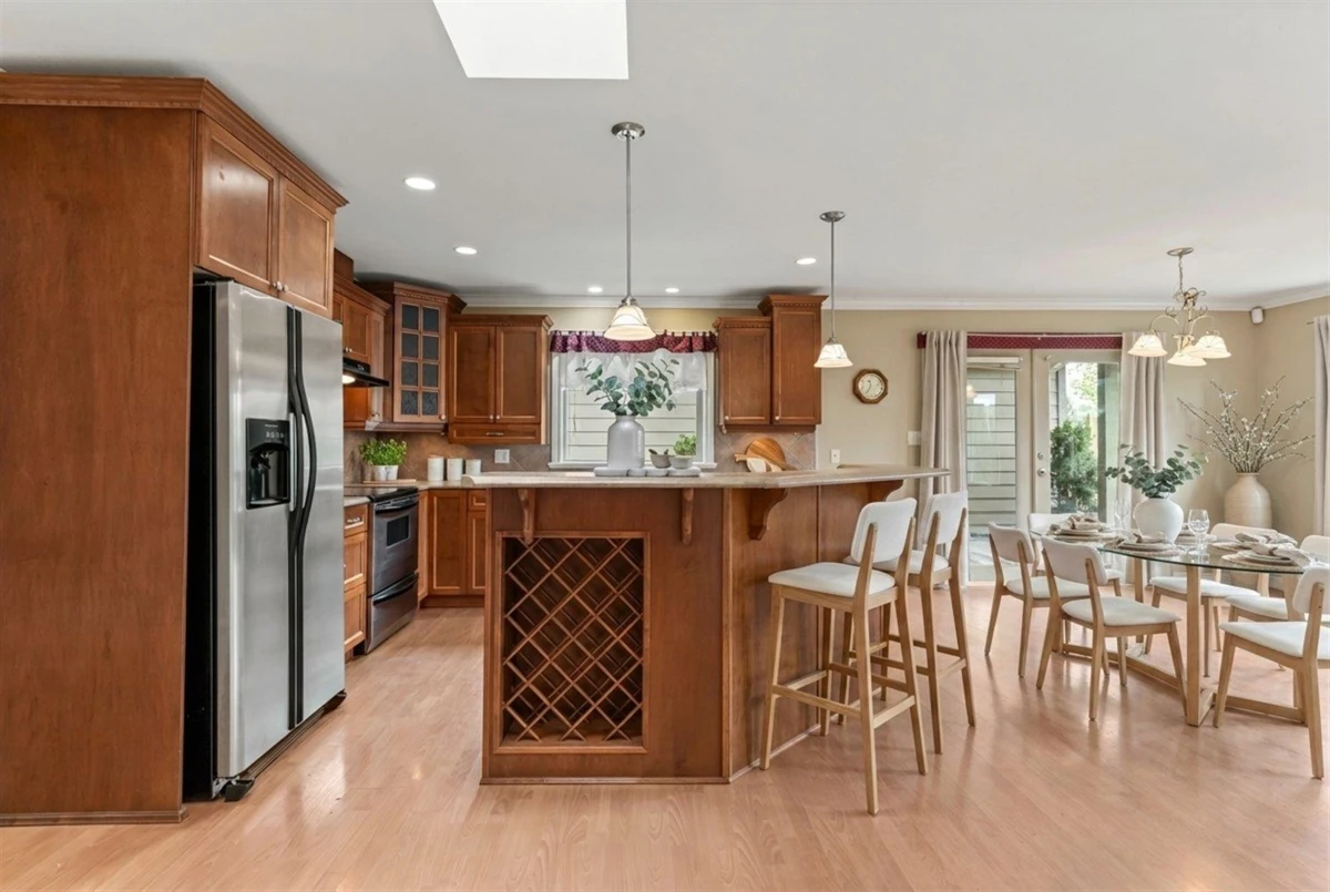 Dining Area Photo of 45 46000 Thomas Road, Chilliwack, BC