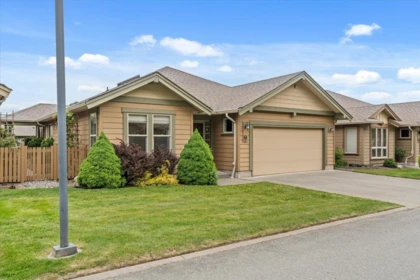 Front Yard Photo of 45 46000 Thomas Road, Chilliwack, BC