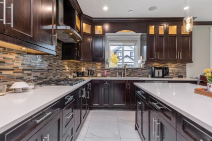 Kitchen Island Photo of 27625 Railcar Crescent, Abbotsford, BC