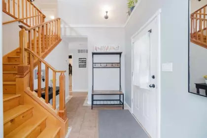 835 Aurora Way, Gibsons, BC, Gibsons — Single Family Residence for sale