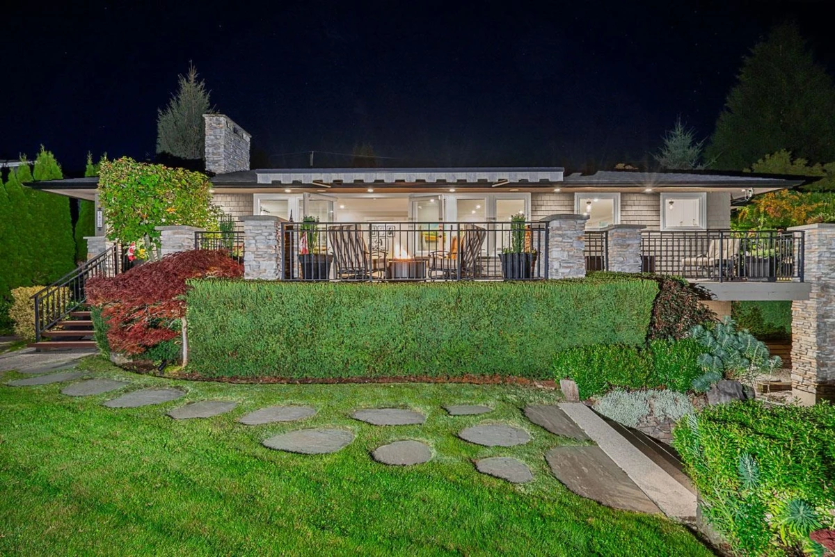 Family Room Photo of 1425 Palmerston Avenue, West Vancouver, BC