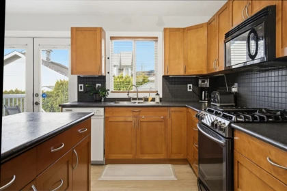 Breakfast Nook Photo of 33275 Cherry Avenue, Mission, BC
