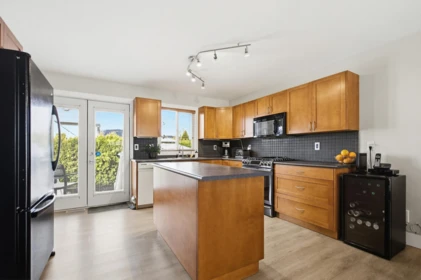 Kitchen Island Photo of 33275 Cherry Avenue, Mission, BC
