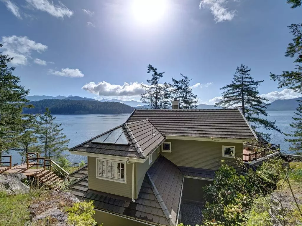 Living Room Photo of 890 The Grove Road, Gambier Island, BC