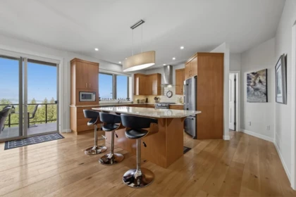 Kitchen Island Photo of 7315 Mount Thurston Drive, Chilliwack, BC