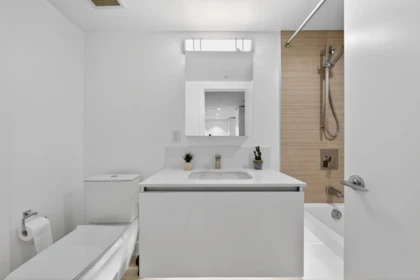 Primary Bathroom Photo of 611 5788 Gilbert Road, Richmond, BC