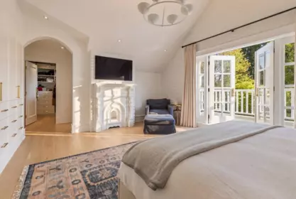 Entry Foyer Photo of 360 E Windsor Road, North Vancouver, BC