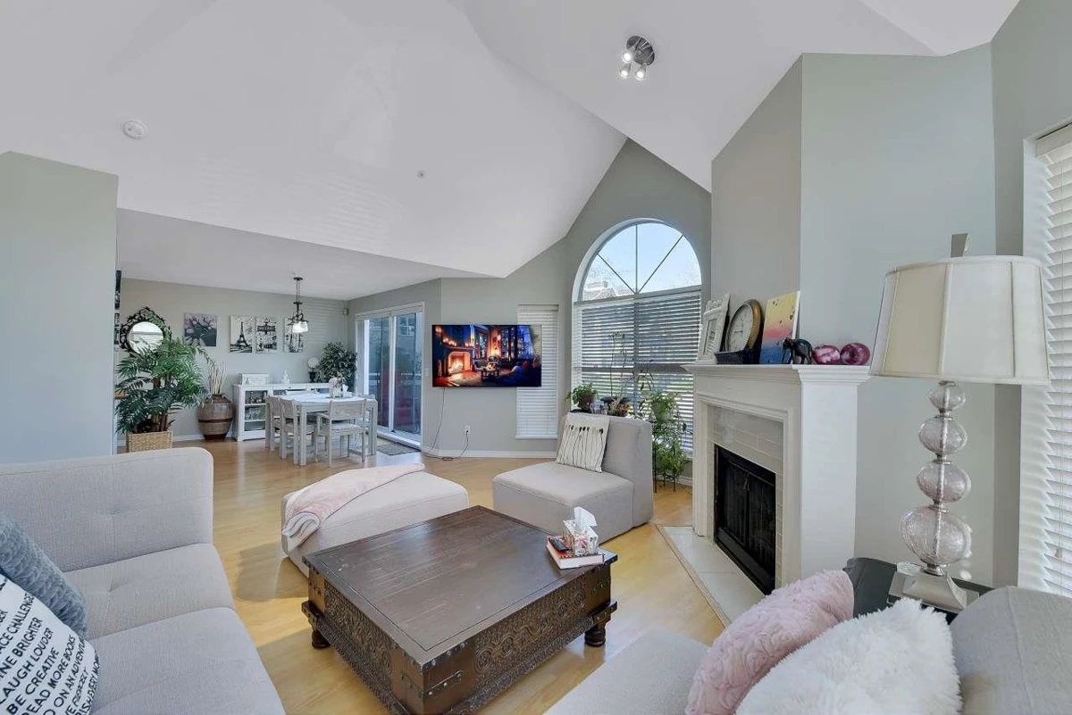Family Room Photo of 217 7435 121a Street, Surrey, BC