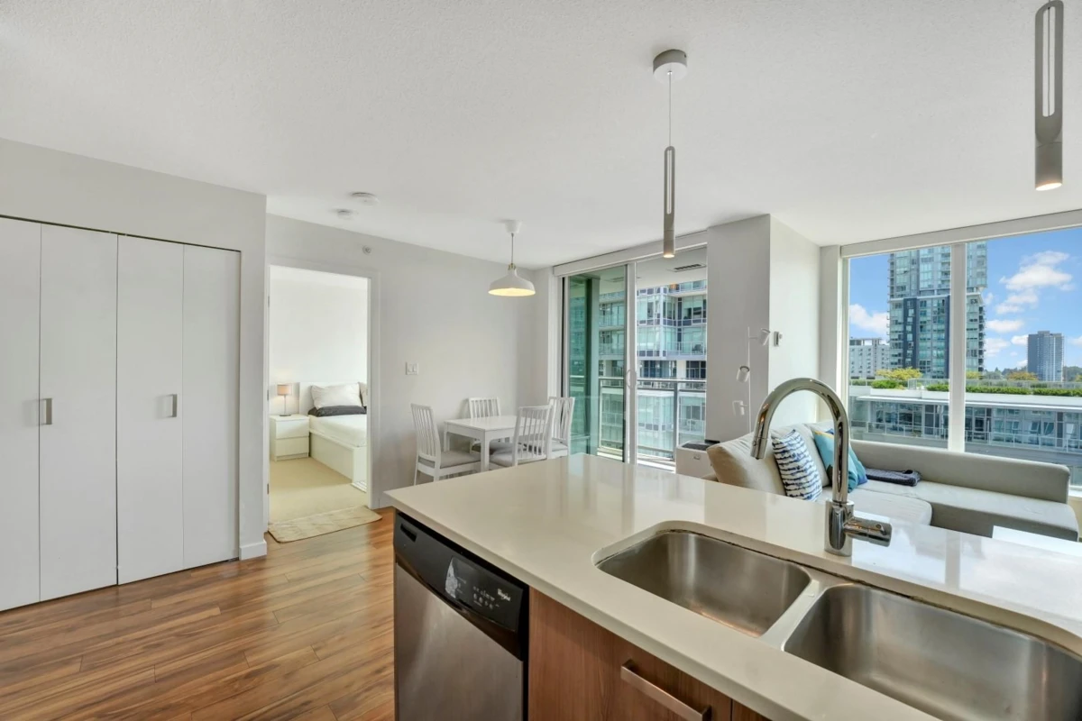 Dining Area Photo of 1808 13325 102a Avenue, Surrey, BC