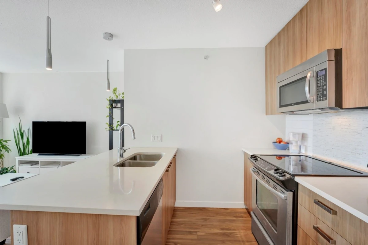 Family Room Photo of 1808 13325 102a Avenue, Surrey, BC