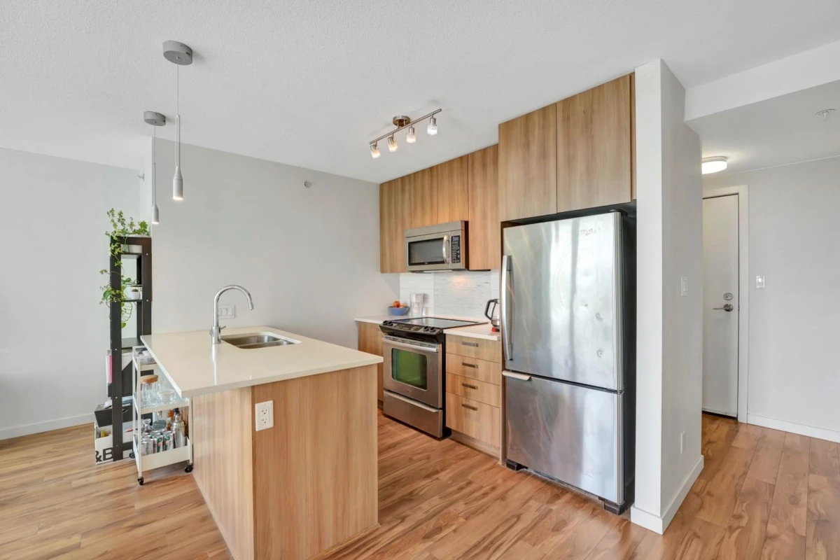 Living Room Photo of 1808 13325 102a Avenue, Surrey, BC