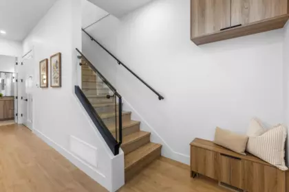 Hallway Photo of 1 1620 E 11th Avenue, Vancouver, BC