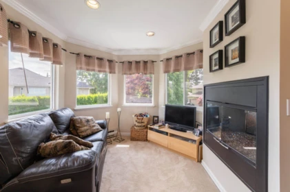 Entry Foyer Photo of 7852 165 Street, Surrey, BC