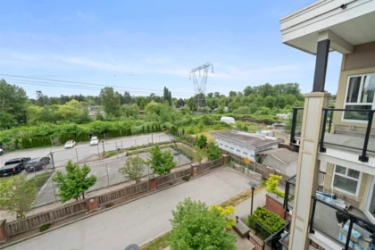 Office / Den Photo of 420 10688 140 Street, Surrey, BC